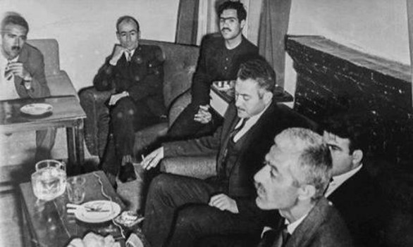 عکس از آرشیو شخصی دکتر ترابی -از راست: جلال آل‌احمد، غلامحسین ساعدی، مفتون امینی، یونس نابدل، دکتر علی‌اکبر ترابی و بهروز دولت‌آبادی (چای‌اوغلو)، تبریز، ۱۳۴۶